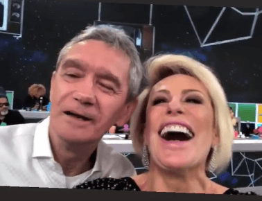 Ana Maria Braga prega peça em Serginho Groismann e cai na gargalhada: 'Ela queria me pegar'