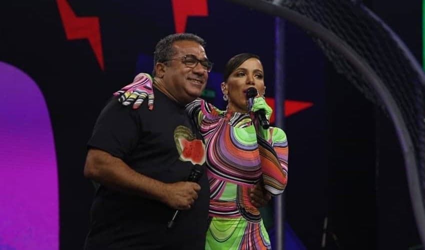 Anitta castiga o próprio pai