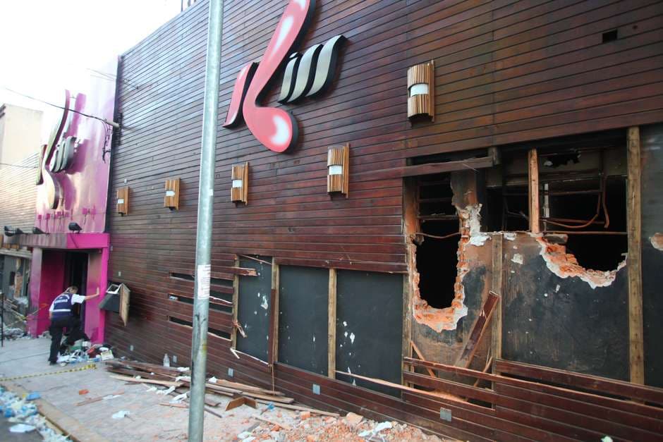 Vítima do incêndio da Boate Kiss retorna em carta psicografada emocionante