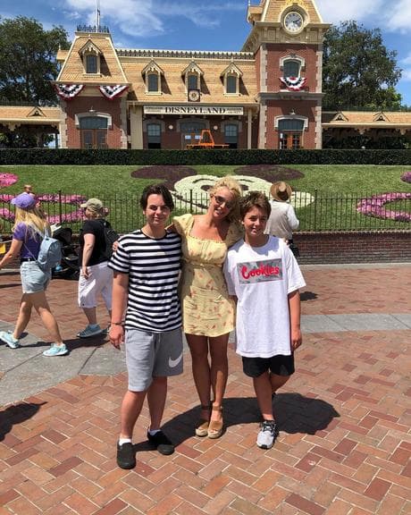 Britney Spears posta foto ao lado de seus filhos (Foto: Reprodução) Britney Spears posta foto ao lado de seus filhos (Foto: Reprodução)