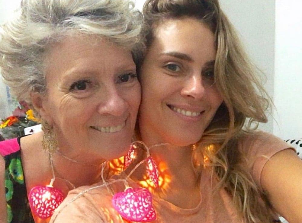 Carolina Dieckmann desabafa após velório da mãe e emociona com atitude