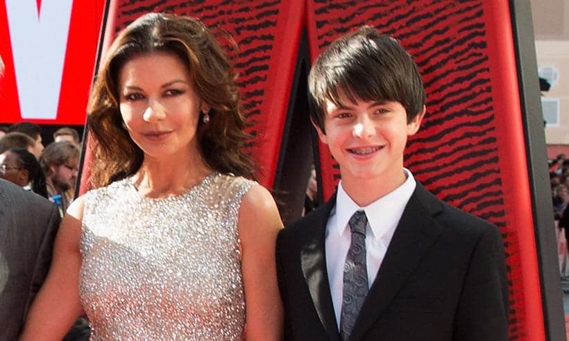 Atriz Catherine Zeta-Jones e seu filho Dylan (Foto: Reprodução) Atriz Catherine Zeta-Jones e seu filho Dylan (Foto: Reprodução)