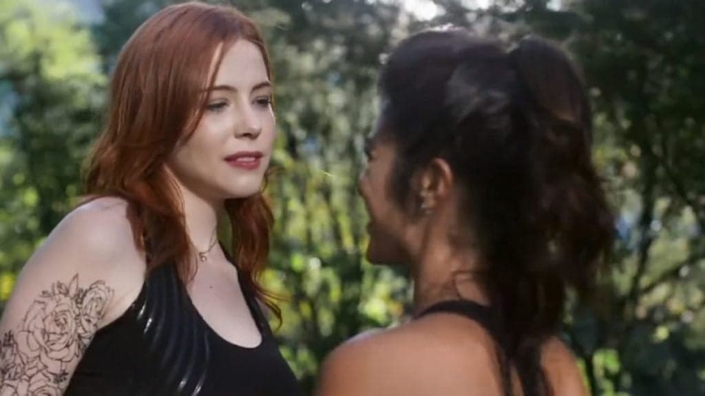 Bia Arantes comenta polêmica do beijo gay em Órfãos da Terra: 'Se faz parte da história eu faço'