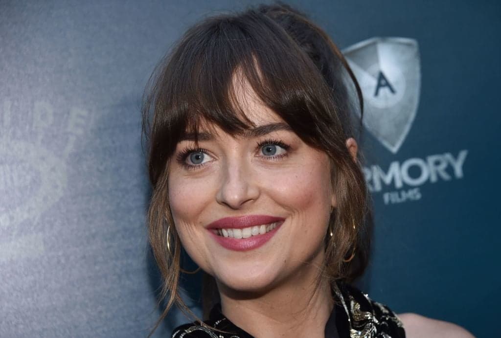 Dakota Johnson tem detalhe do corpo modificado radicalmente e fica devastada