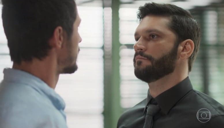 Diogo (Armando Babaioff) enfrenta Marcos (Romulo Estrela) em Bom Sucesso da Globo