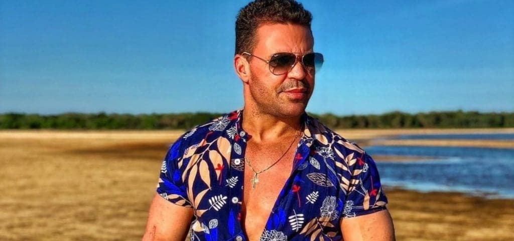 Eduardo Costa esquece Antônia Fontenelle e é flagrado dando em cima de outras mulheres: "Cretino''