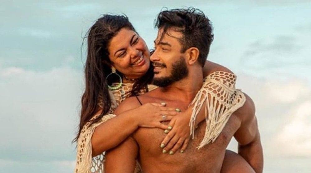 Fabiana Karla, recém saída de Verão 90 da Globo fala de seu relacionamento com Diogo Mello, seu noivo 13 anos mais novo. (Imagem Instagram) Fabiana Karla, recém saída de Verão 90 da Globo fala de seu relacionamento com Diogo Mello, seu noivo 13 anos mais novo. (Imagem Instagram)