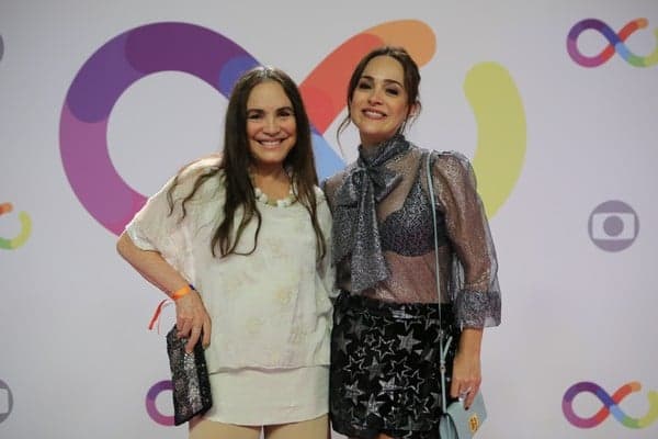 Gabriela Duarte exibe fotos raras ao lado da filha e Regina Duarte reage: "toda minha alma e espírito"