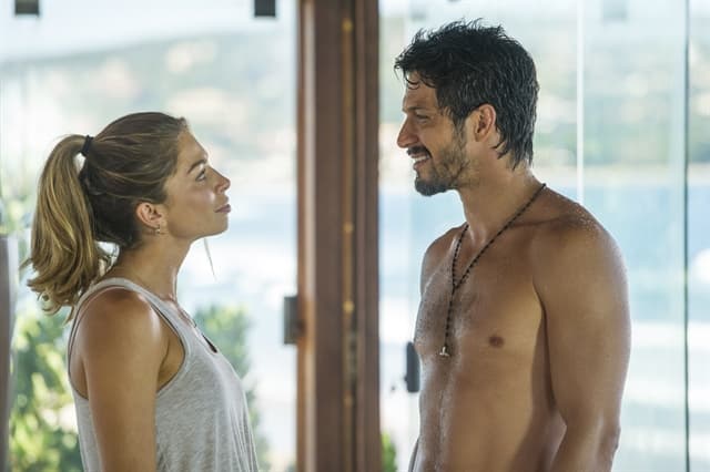 Paloma (Grazi Massafera) e Marcos (Romulo Estrela) em cena de Bom Sucesso (Foto: Globo/João Cotta) Paloma (Grazi Massafera) e Marcos (Romulo Estrela) em cena de Bom Sucesso (Foto: Globo/João Cotta)