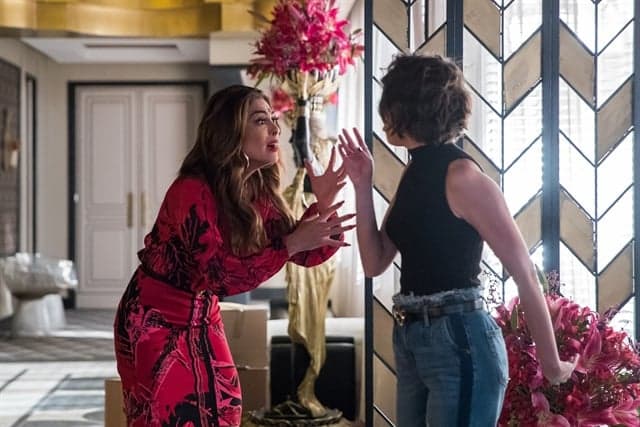 Maria da Paz (Juliana Paes) dá surra em Josiane (Agatha Moreira) em A Dona do Pedaço (Foto: Globo/Raquel Cunha) Maria da Paz (Juliana Paes) dá surra em Josiane (Agatha Moreira) em A Dona do Pedaço (Foto: Globo/Raquel Cunha)