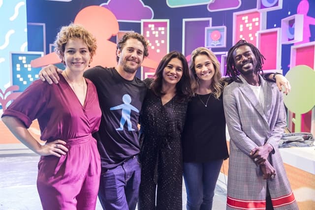 Globo reúne time de estrelas, muda programação e faz Altas Horas ao vivo por causa do Criança Esperança