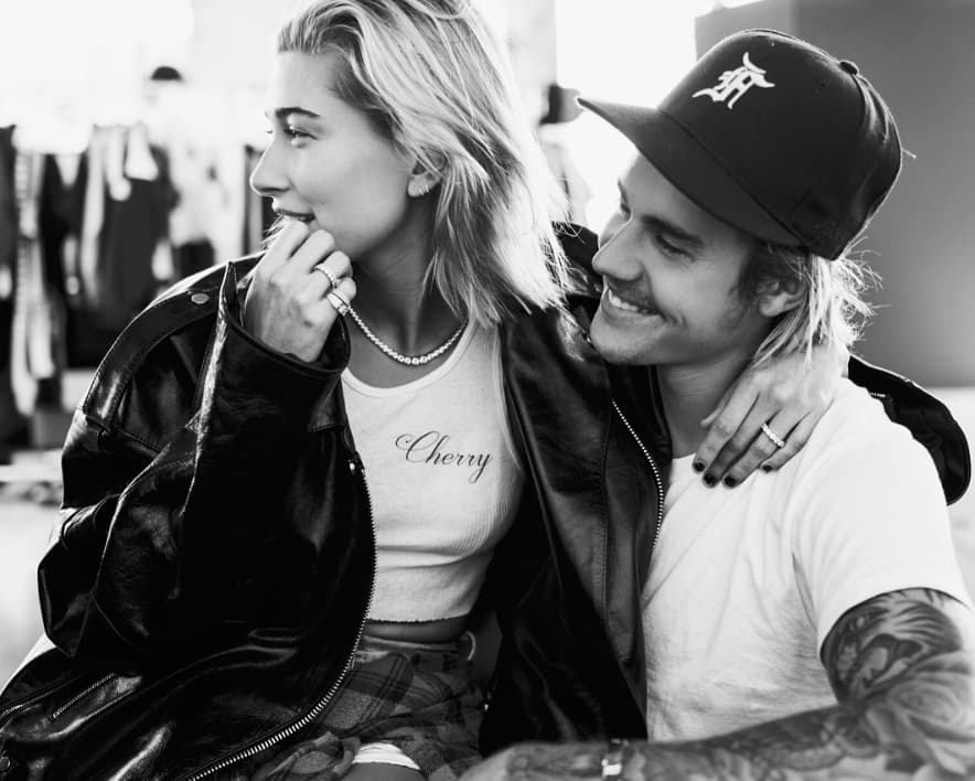 Justin Bieber ignora polêmica em torno do casamento e se declara para Hailey Baldwin