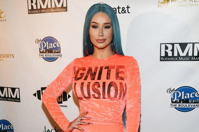 Iggy Azalea pega fãs de surpresa e anuncia show no Brasil no final do ano