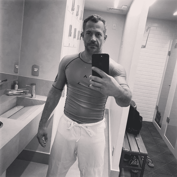Malvino Salvador é pego em banheiro de academia e deixa escapar algo que não devia na calça: "Dei zoom" - Foto: reprodução/ Instagram Malvino Salvador é pego em banheiro de academia e deixa escapar algo que não devia na calça: "Dei zoom" - Foto: reprodução/ Instagram