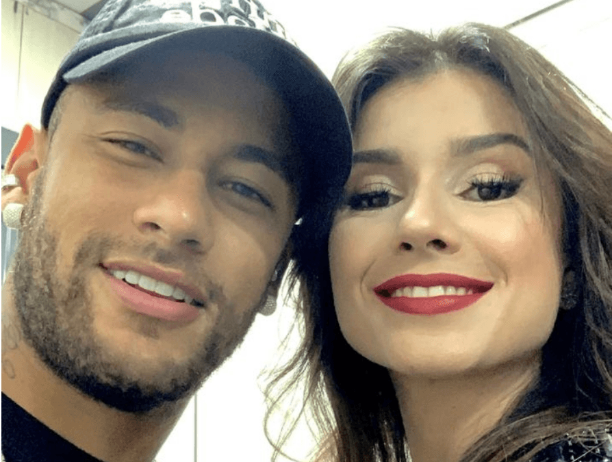 Neymar surge em show de Paula Fernandes e surpreende a cantora: "Bradley dos sonhos"