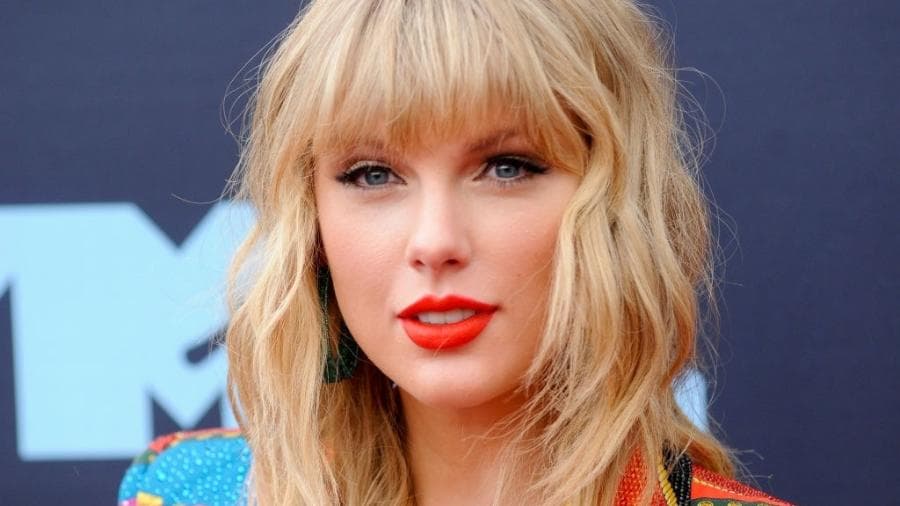 Taylor Swift tem casa invadida por homem e é forçada a se casar
