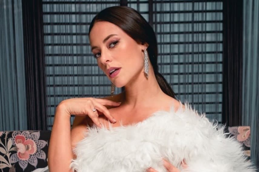 Paolla Oliveira é flagrada com lingerie minúscula e para tudo com corpo invejável
