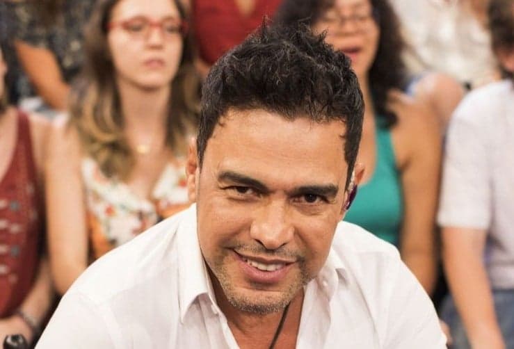 Zezé Di Camargo aparece com neto no colo e detalhe em vídeo chama atenção