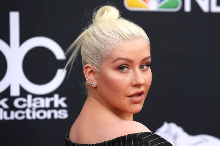 Christina Aguilera mostra os mamilos em foto ousada e imagem explícita viraliza