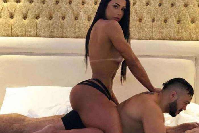 Gracyanne Barbosa dá detalhe comprometedor com Belo