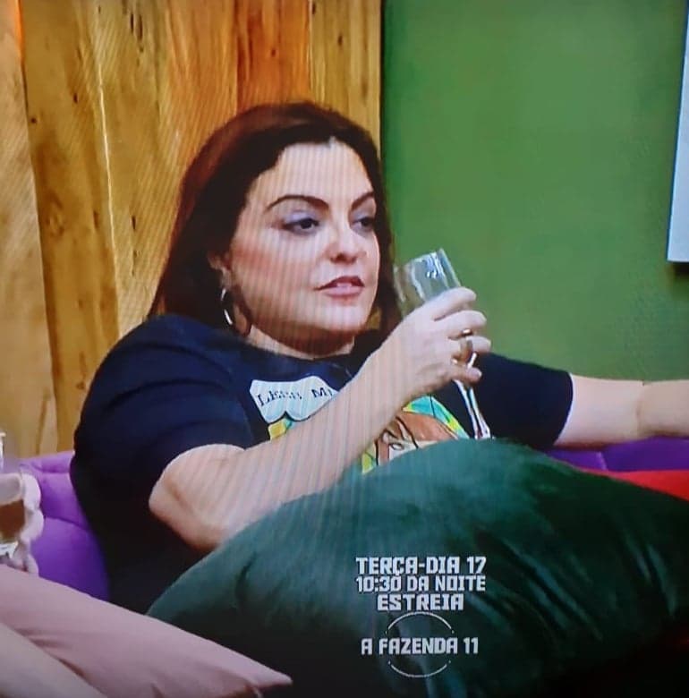 Fabíola Reipert revela passado bizarro durante confinamento em A Fazenda