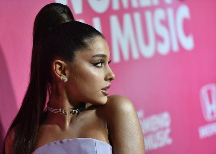 Ariana Grande processa famosa loja após polêmica e motivo assustador vem à tona