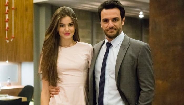 Camila Queiroz (Angel) e Rodrigo Lombardi (Alex) em Verdades Secretas (Foto: Globo/Tata Barreto) Camila Queiroz (Angel) e Rodrigo Lombardi (Alex) em Verdades Secretas (Foto: Globo/Tata Barreto)