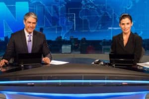 William Bonner e Renata Vasconcellos no Jornal Nacional (Foto: Reprodução) William Bonner e Renata Vasconcellos no Jornal Nacional (Foto: Reprodução)