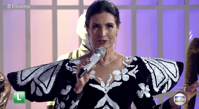 Fátima Bernardes incorpora Hebe Camargo na Globo, fala do SBT e faz lamentação