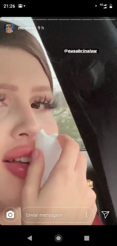 Ela surgiu 'chorando' após o relato de agressão física (Foto: Reprodução/ Instagram)