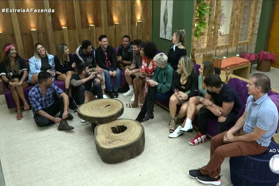 A Fazenda 11 estreia com elenco desconhecido e vira piada na internet: "Cadê os famosos?"