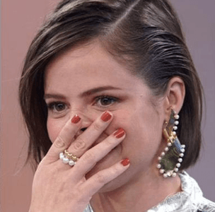 Agatha Moreira desabafa sobre fotos nuas vazadas na internet e se desespera: "Não tem condição"
