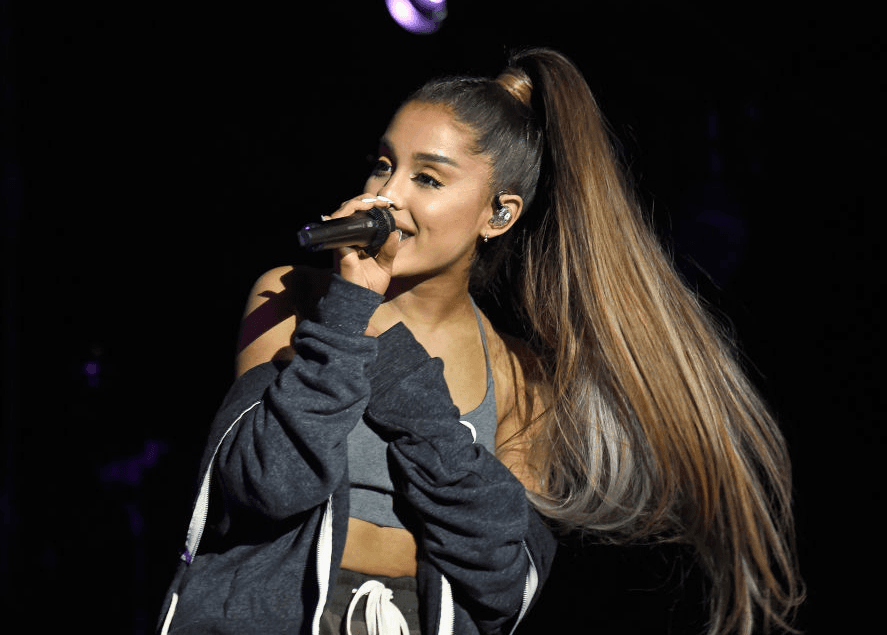 Ariana Grande se irrita após sua nova música não alcançar o primeiro lugar e faz desabafo desesperado
