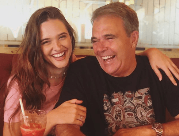 Juliana Paiva abandona gravação na Globo às pressas ao saber de morte do pai