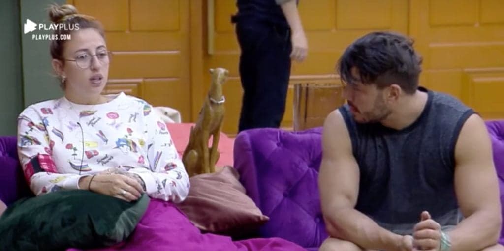 Lucas tem relacionamento fora de A Fazenda exposto por Bifão e Hariany fica furiosa: "Vou matar essa menina"