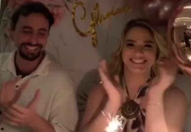 Glamour Garcia, após crise no casamento, comemora aniversário ao lado do marido