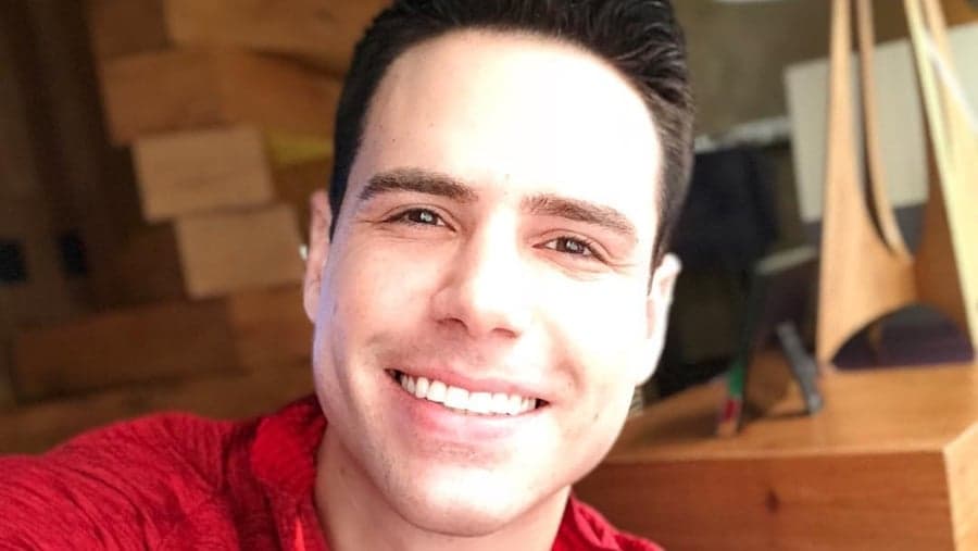 Luiz Bacci mostra seu filho de quatro patas