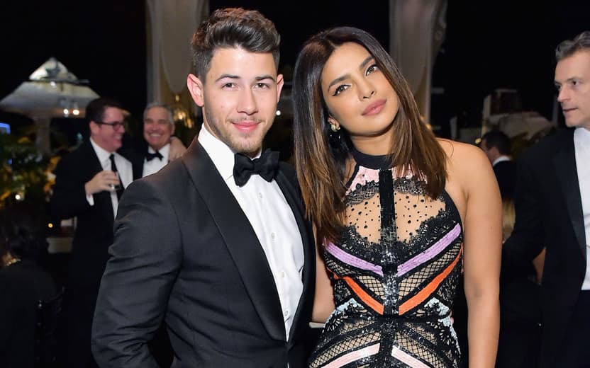 Nick Jonas é surpreendido pela esposa com festa luxuosa em estádio de futebol