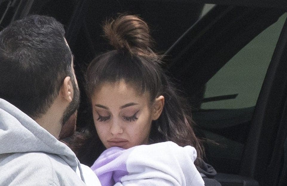Ariana Grande cancela shows de sua turnê para cuidar de sua saúde e grave doença vem à tona