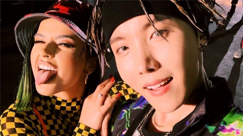 Becky G lança música com integrante do grupo BTS e deixa público perplexo
