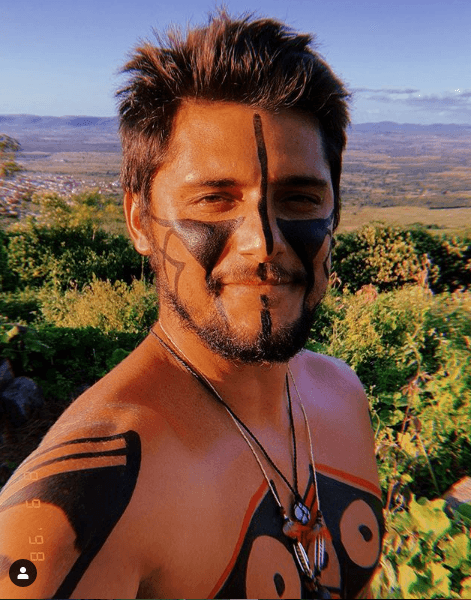 Bruno Gissoni com motivos indígenas (Foto: Reprodução/ Instagram) Bruno Gissoni com motivos indígenas (Foto: Reprodução/ Instagram)
