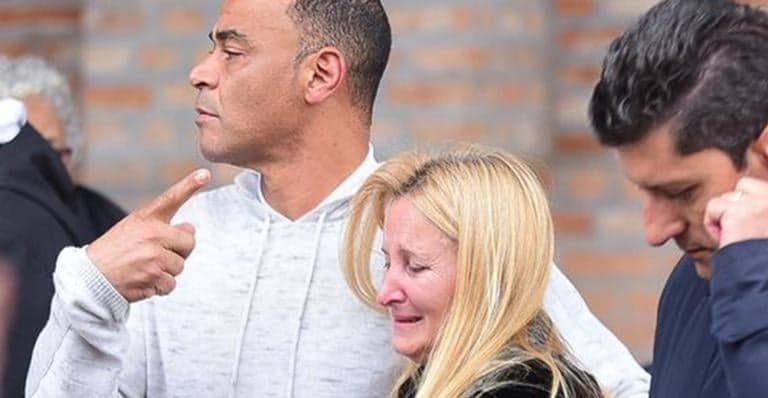 Cafu desabafa sobre morte do filho: "Não sei como descrever a sensação de jogar terra sobre o caixão de um filho"