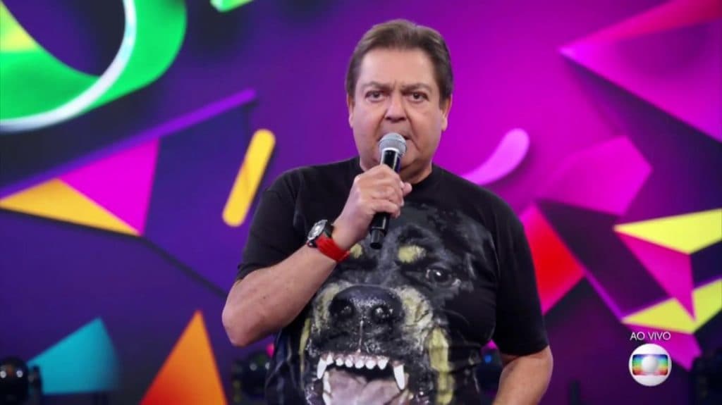 Faustão tem mistério revelado e motivo de suas roupas extravagantes é exposto