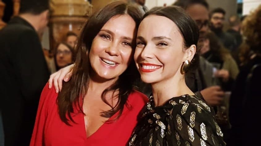 Debora Falabella vibra com volta de Avenida Brasil e manda recado 'afrontoso' para Adriana Esteves