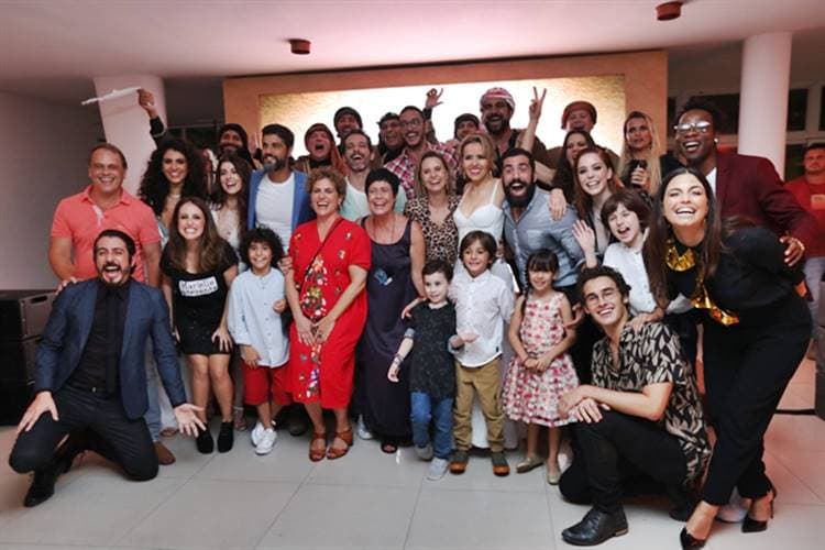 Ator famoso da Globo muda de profissão, vira cantor e emplaca música na própria novela em que participa