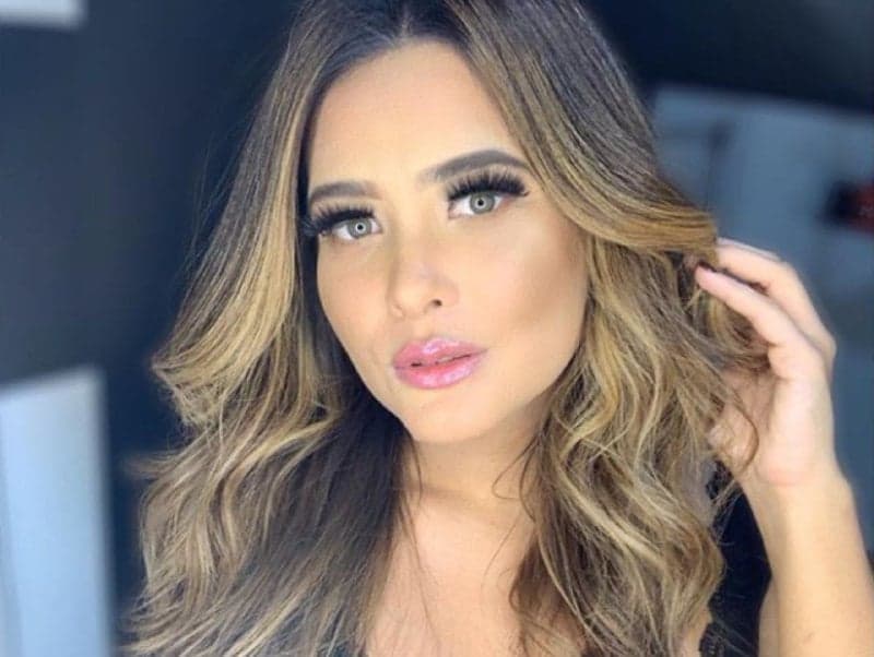 Geisy Arruda aposta em lingerie ousada e volta a causar