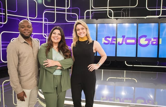 Érico Brás, Fabiana Karla e Fernanda Gentil no palco do programa Se Joga (Foto: Globo/Victor Pollak) Érico Brás, Fabiana Karla e Fernanda Gentil no palco do programa Se Joga (Foto: Globo/Victor Pollak)