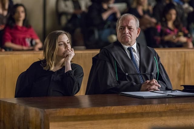 Dalila (Alice Wegmann) em cena da novela Órfãos da Terra (Foto: Globo/Paulo Belote)