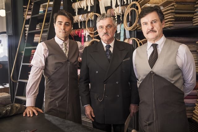 Assad (Werner Schünemann), Júlio (Antonio Calloni) e Almeida (Ricardo Pereira) em Éramos Seis (Foto: Globo/João Miguel Júnior) Assad (Werner Schünemann), Júlio (Antonio Calloni) e Almeida (Ricardo Pereira) em Éramos Seis (Foto: Globo/João Miguel Júnior)