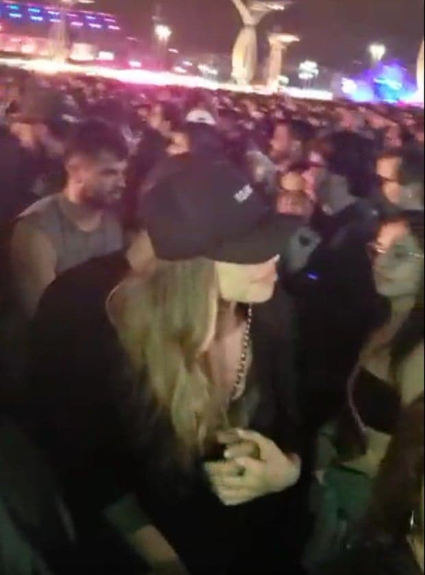 Caio Castro e Grazi Massafera surgiram juntos em meio a multidão no Rock in Rio